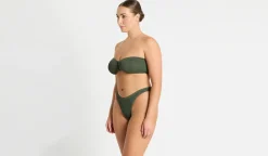 Blake Bandeau*bond-eye Online