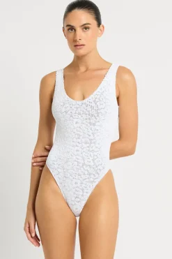 Mara One Piece*bond-eye Fashion