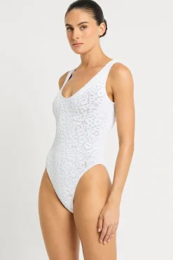 Mara One Piece*bond-eye Fashion