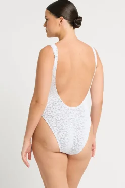 Mara One Piece*bond-eye Fashion